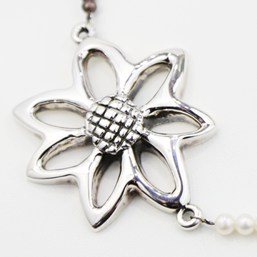 Sunflower and cultured pearl large necklace