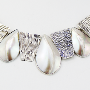 Mother of pearl between striped  silver necklace