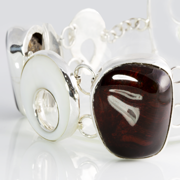 .925 Sterling silver, Amber and shell. Accompanied by the sea