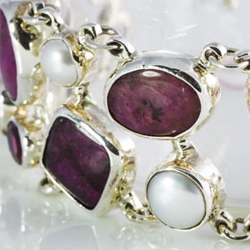 Just be a queen. .925 Sterling silver with purple aventurine, rhodolite garnet and pearl bracelet